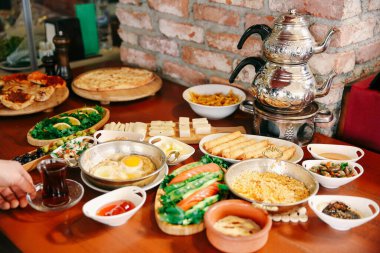 Geleneksel Türk ve Yunan yemek meze masası