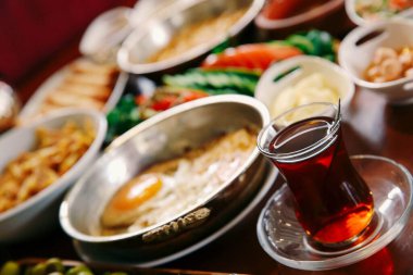 Geleneksel Türk ve Yunan yemek meze masası