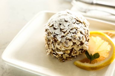 Masada lezzetli bir pasta var.