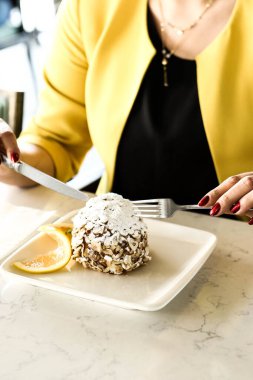 Masada lezzetli bir pasta var.