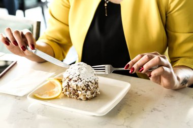Masada lezzetli bir pasta var.