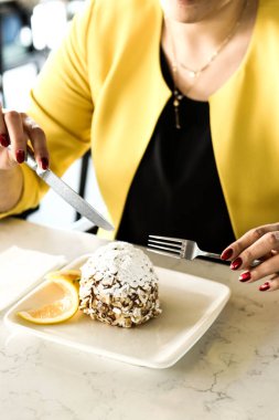Masada lezzetli bir pasta var.