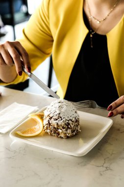 Masada lezzetli bir pasta var.