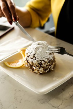 Masada lezzetli bir pasta var.