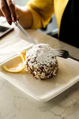 Masada lezzetli bir pasta var.