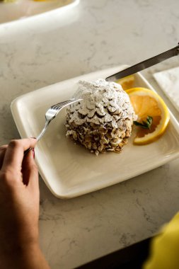 Masada lezzetli bir pasta var.