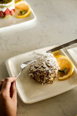 Masada lezzetli bir pasta var.