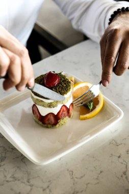 Masada lezzetli bir pasta var.