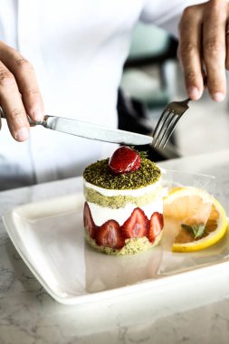 Masada lezzetli bir pasta var.