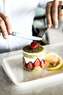 Masada lezzetli bir pasta var.