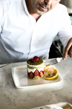 Masada lezzetli bir pasta var.