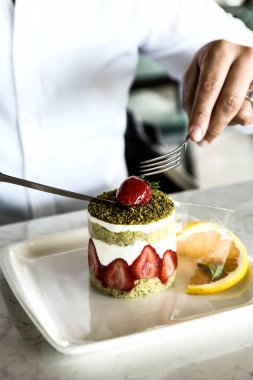 Masada lezzetli bir pasta var.