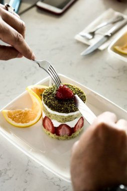 Masada lezzetli bir pasta var.