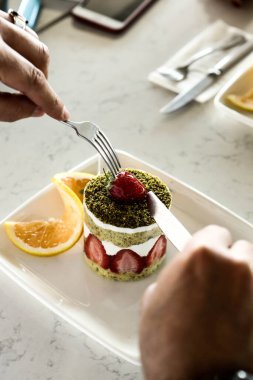 Masada lezzetli bir pasta var.