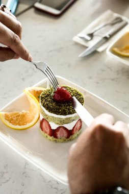 Masada lezzetli bir pasta var.