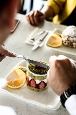 Masada lezzetli bir pasta var.