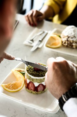Masada lezzetli bir pasta var.