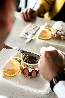 Masada lezzetli bir pasta var.