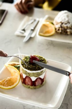 Masada lezzetli bir pasta var.