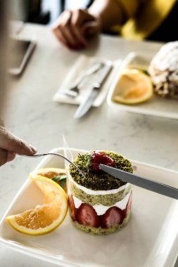 Masada lezzetli bir pasta var.