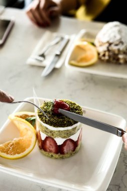 Masada lezzetli bir pasta var.