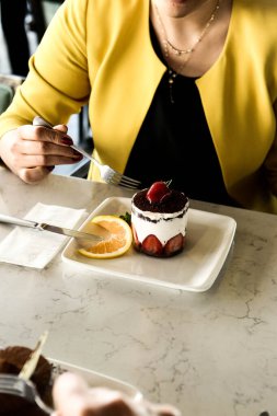 Masada lezzetli bir pasta var.