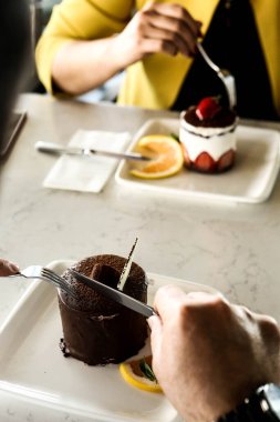 Masada lezzetli bir pasta var.