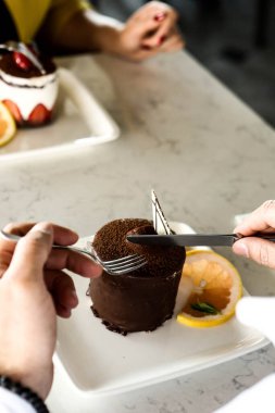 Masada lezzetli bir pasta var.