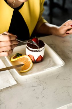 Masada lezzetli bir pasta var.