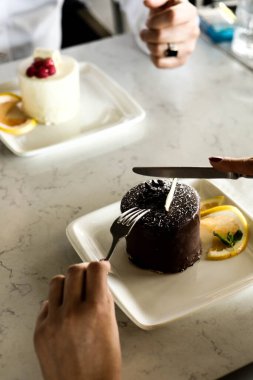 Masada lezzetli bir pasta var.