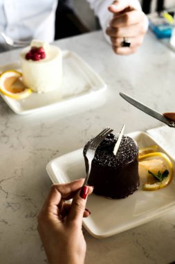 Masada lezzetli bir pasta var.