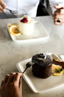 Masada lezzetli bir pasta var.