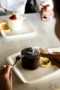 Masada lezzetli bir pasta var.