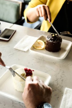 Masada lezzetli bir pasta var.