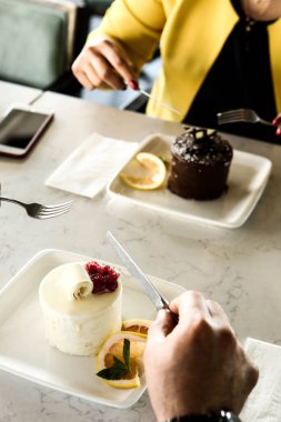 Masada lezzetli bir pasta var.