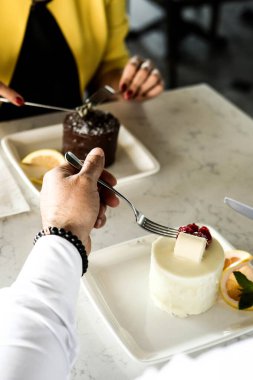 Masada lezzetli bir pasta var.