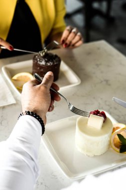 Masada lezzetli bir pasta var.