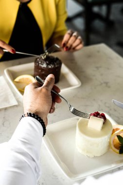 Masada lezzetli bir pasta var.