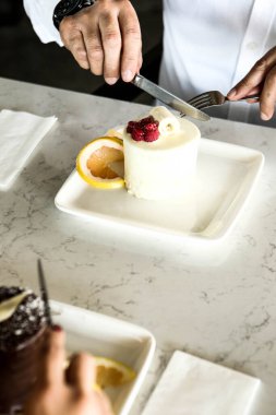 Masada lezzetli bir pasta var.