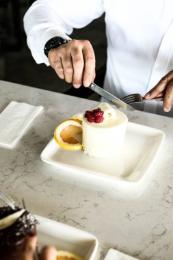 Masada lezzetli bir pasta var.