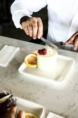 Masada lezzetli bir pasta var.