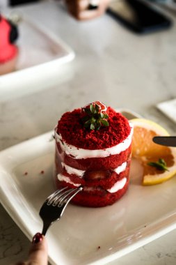 Masada lezzetli bir pasta var.