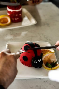 Masada lezzetli bir pasta var.