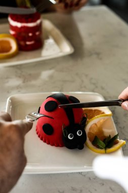 Masada lezzetli bir pasta var.