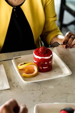 Masada lezzetli bir pasta var.