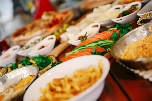 Geleneksel Türk ve Yunan yemek meze masası