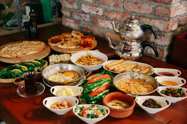 Tradycyjny Turecki Grecki Stół Meze Obiad — Zdjęcie stockowe