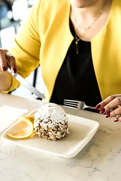 Masada lezzetli bir pasta var.