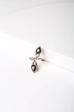 Elmas Mücevherler ve Moda Mücevherleri