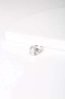 Elmas Mücevherler ve Moda Mücevherleri